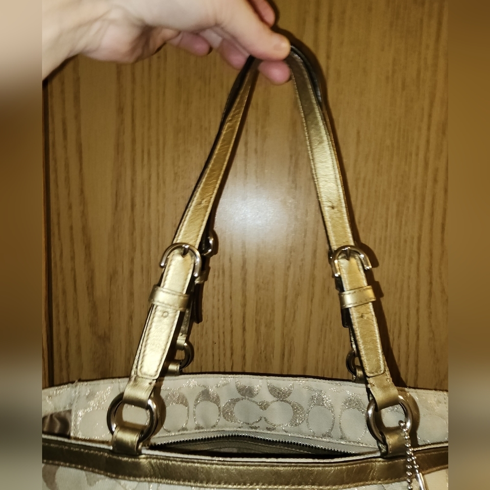 Guc beautiful gold jacquard signature coach shoulder bag see pics - Picture 9 of 10